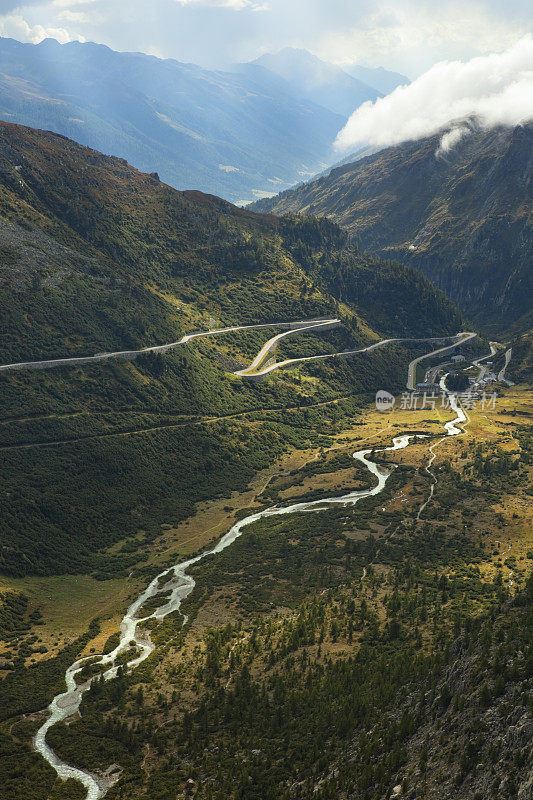 俯瞰瑞士Rhône河的山谷