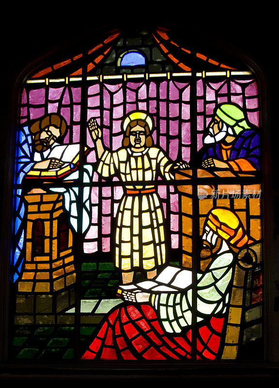 彩色玻璃窗-年轻的耶稣基督在庙宇