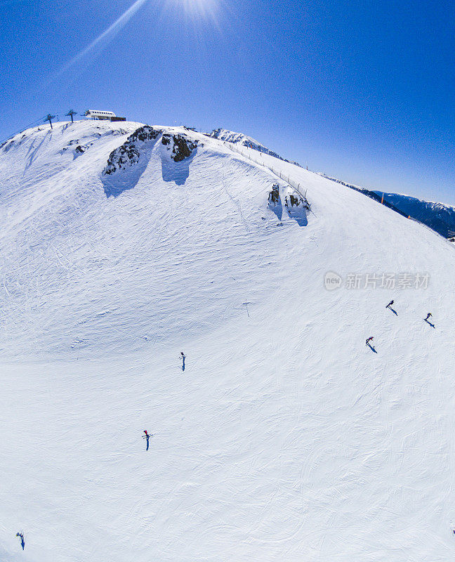 安道尔滑雪坡雪电梯空白镜头光晕鸟瞰图