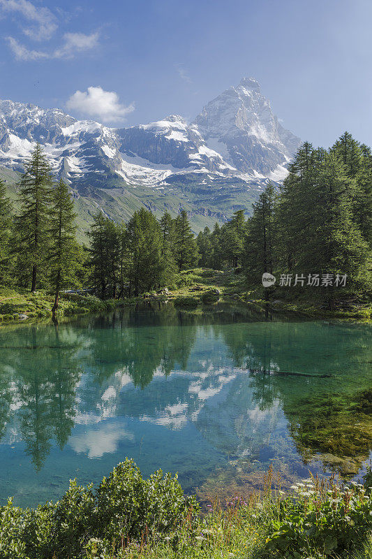 马特洪峰和小山湖