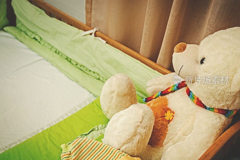床上的泰迪熊
