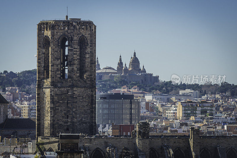 巴塞罗那大教堂塔楼和标志性地标西班牙城市景观