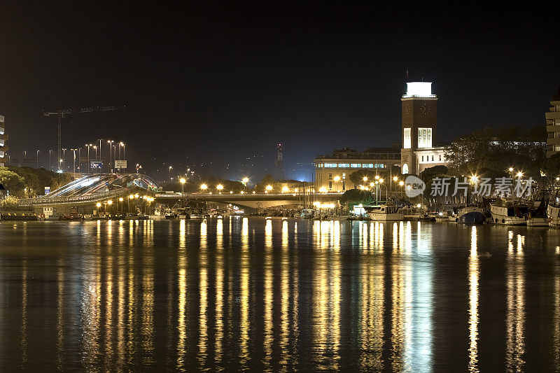 佩斯卡拉的夜景