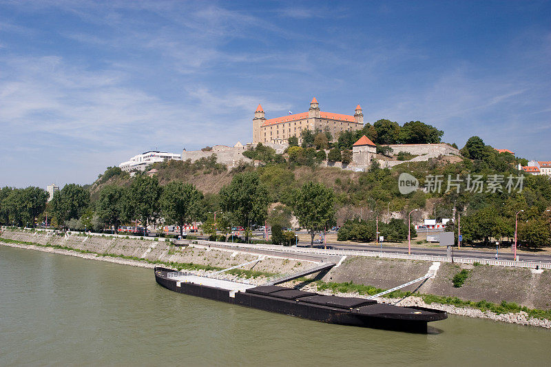 布拉迪斯拉发城堡和多瑙河