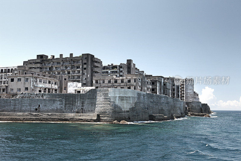 日本刚竿岛:有废弃的鬼城和工厂的“战舰岛”