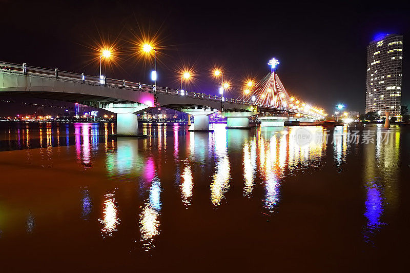 越南岘港宋汉桥夜景