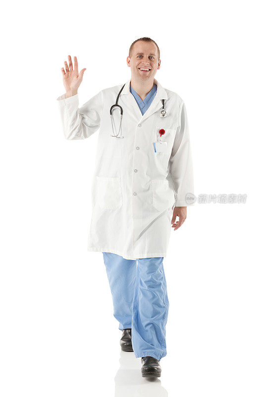 一个医生挥舞他的手的正面视图