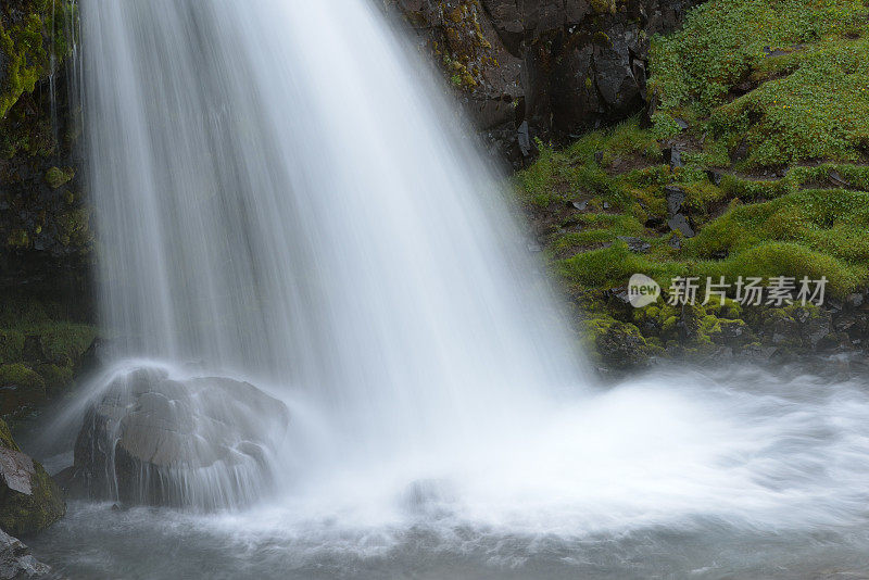 冰岛Kirkjufellsfoss的特写