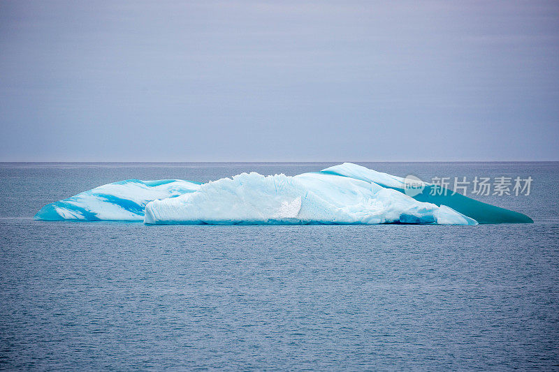 南极洲:乔治王岛附近的冰山