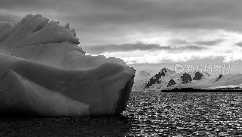 南极洲:乔治王岛附近的冰山