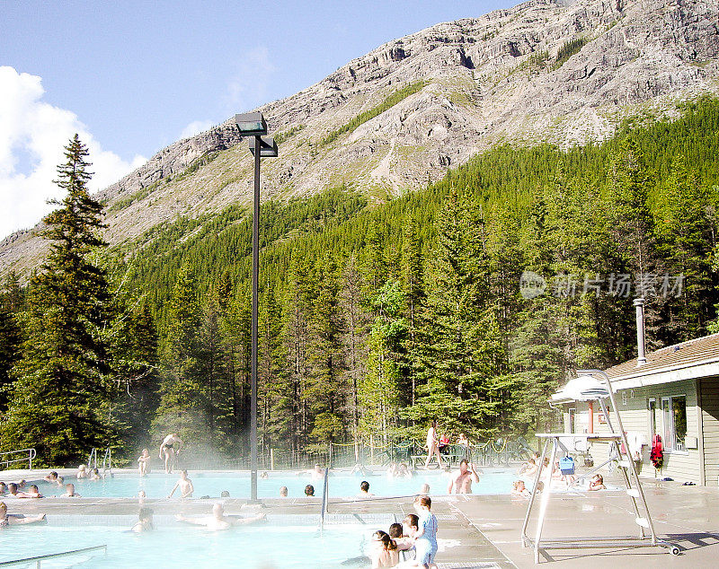 米特温泉，贾斯珀在春天，加拿大落基山脉，阿尔伯塔，加拿大