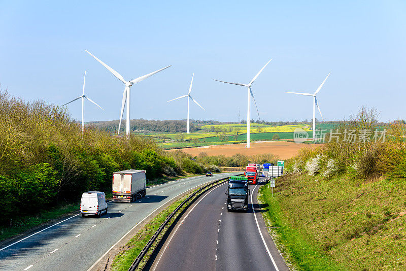 日视图英国高速公路公路风力涡轮机
