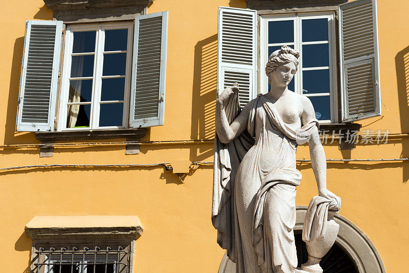 在意大利托斯卡纳的卢卡，木偶雕像