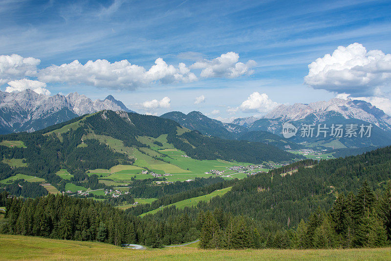 欧洲阿尔卑斯山的全景