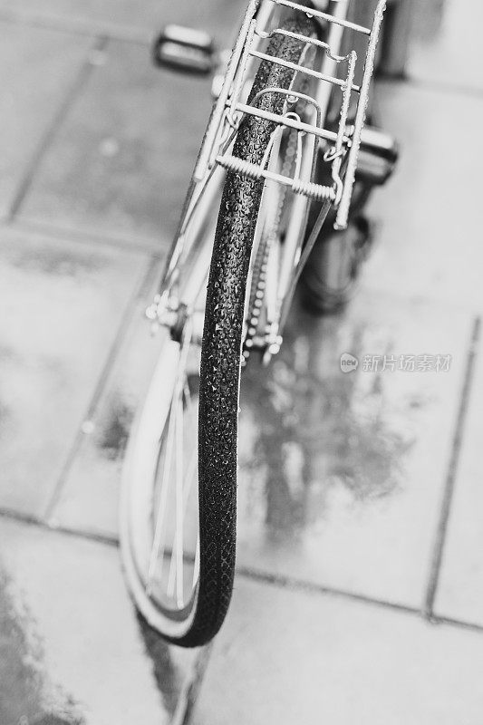 自行车，弯轮胎，黑色和白色