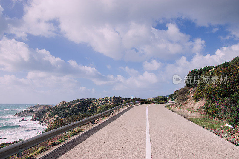 海边的空旷道路