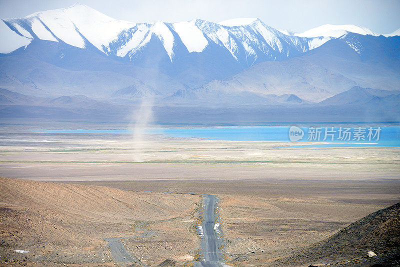塔吉克斯坦巴达赫尚通往卡拉库尔湖的公路，M41帕米尔公路