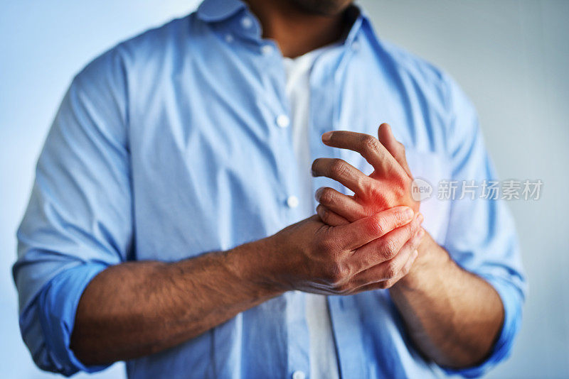 手部疼痛可能是腕管综合症的症状