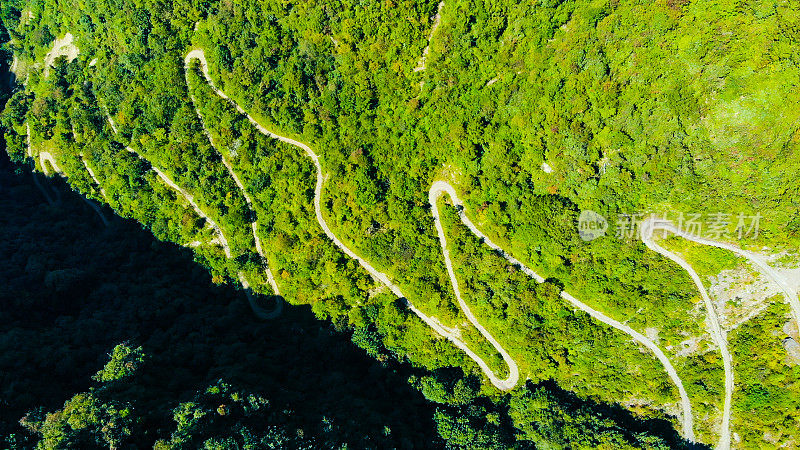 鸟瞰图曲线山路