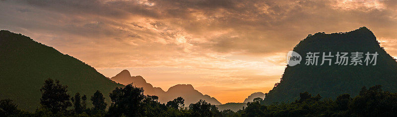 全景日落在Phangern山，万荣，老挝