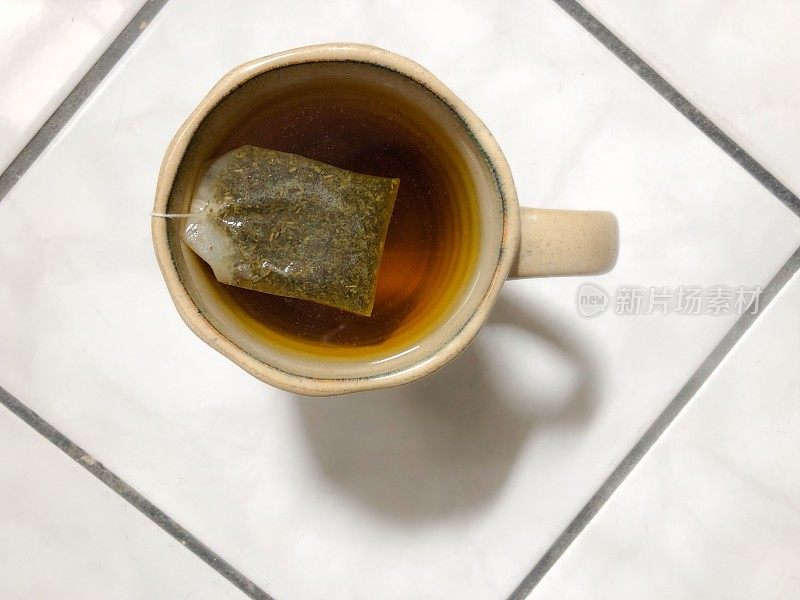 一杯新鲜的热红茶凉茶