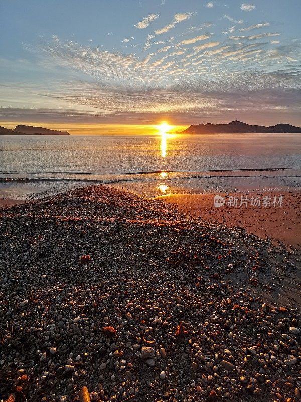 阿尔库迪亚湾美丽的日出与风景如画的太阳楼梯