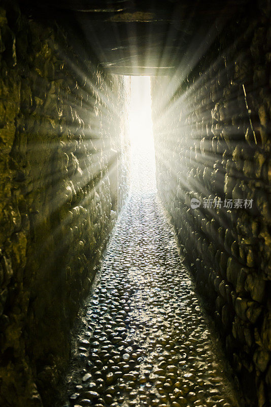 隧道尽头的光