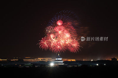 国庆烟花表演在天安门广场，中国，北京