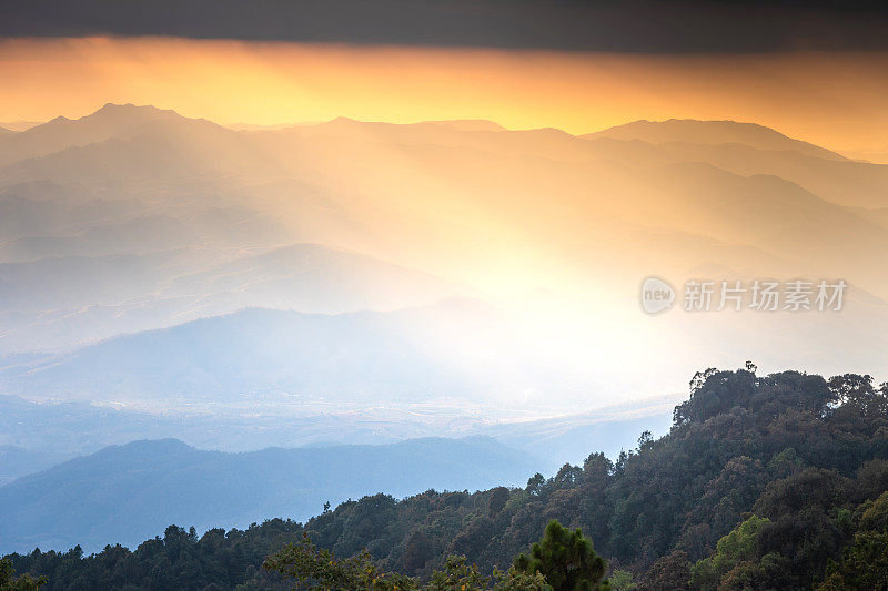 清莱和清迈自然景观，泰国北部日出美景