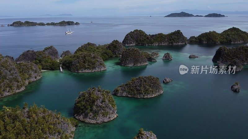 一艘游轮在菲律宾海航行的鸟瞰图