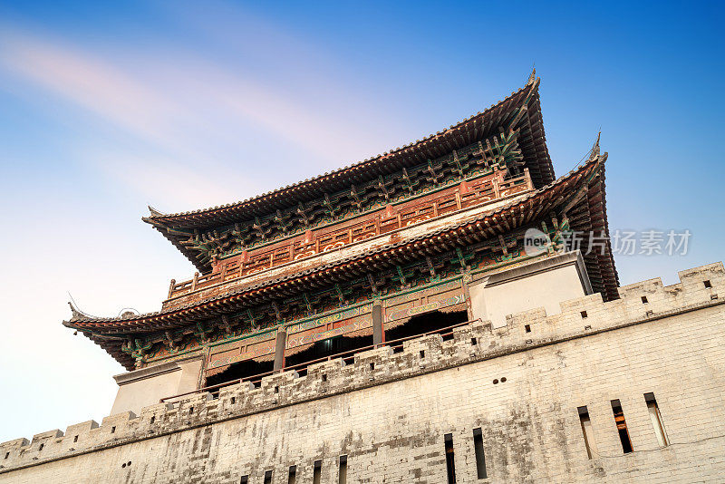 丽景门建于1217年，是洛阳古城历史文化最鲜明的象征之一。