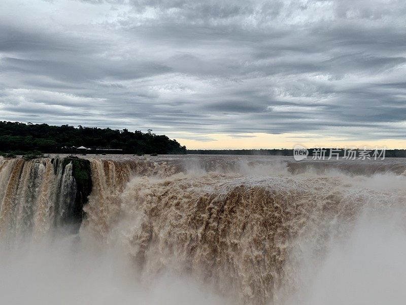 阿根廷米西奥内斯的伊瓜苏瀑布