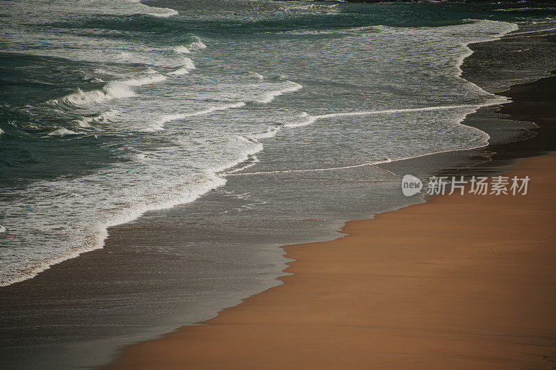 海滩上的碎浪细节