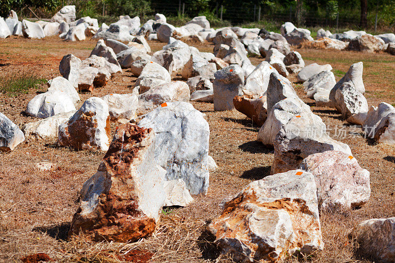 考艾木寺景观中的大理石