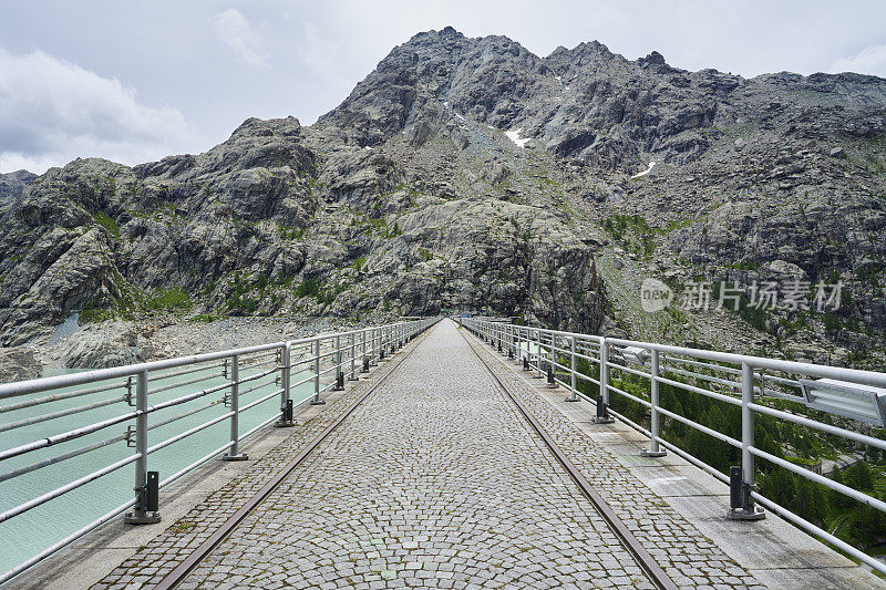 高山大坝