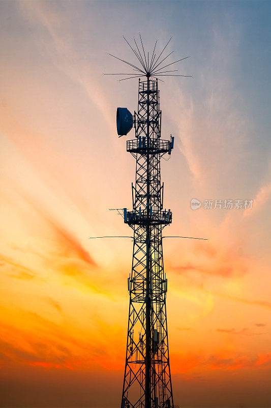 5G日落基站:用于移动电话和视频数据传输的蜂窝通信基站