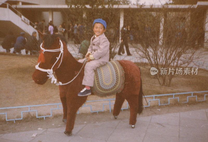 20世纪80年代中国小男孩的真实生活照片