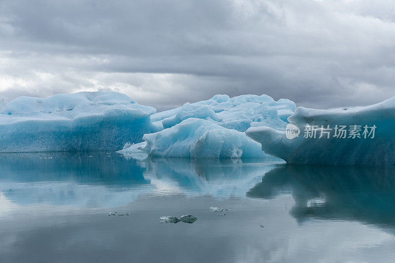 冰岛Jokulsarlon冰川泻湖冰山