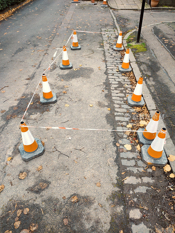 英国苏格兰格拉斯哥街道的道路施工维护屏障