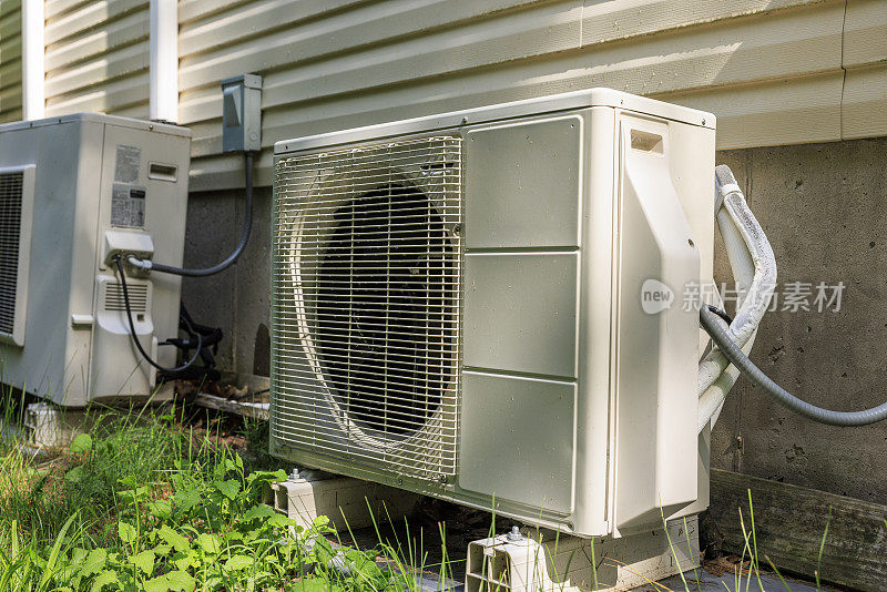 热泵空调机组安装在后院
