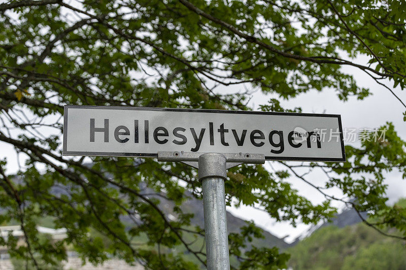 挪威的Hellesylt村标志。