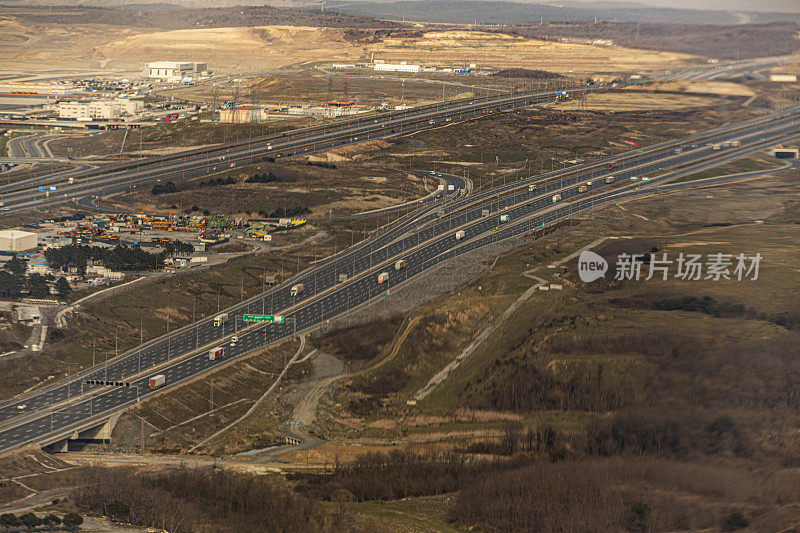 土耳其伊斯坦布尔新机场附近的道路鸟瞰图