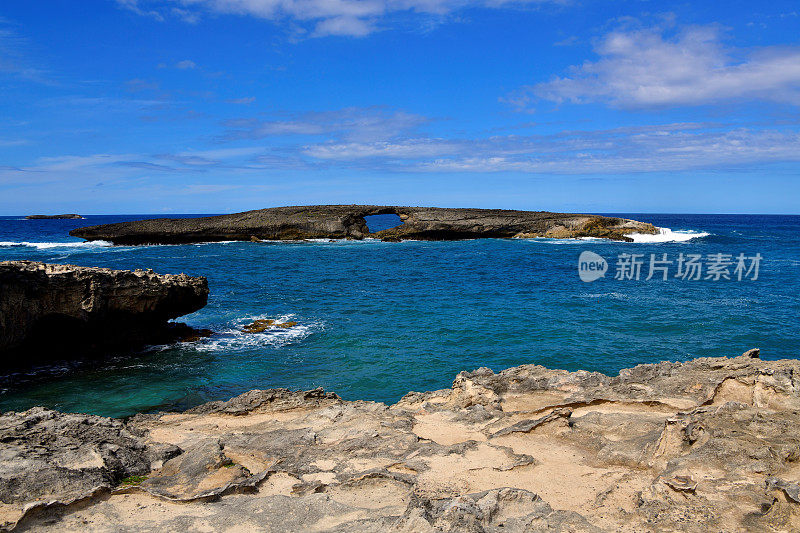 夏威夷瓦胡岛的莱波因特和拥有天然拱门的库库伊霍卢瓦岛