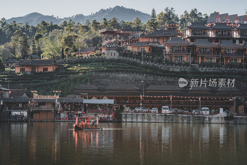 在湖上的船，班拉泰，梅洪山，泰国北部