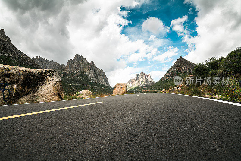 中国连宝业泽的山路