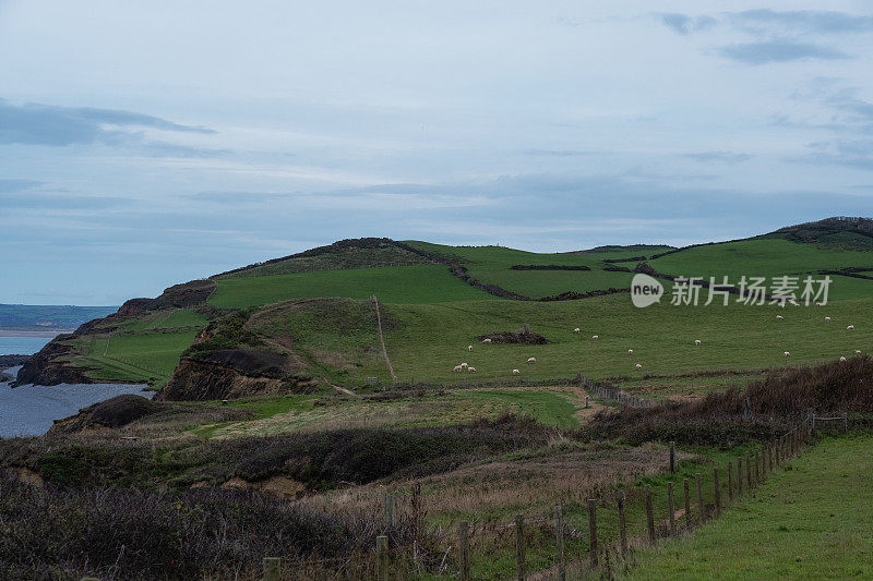 Abbotsham俯瞰北德文郡海岸