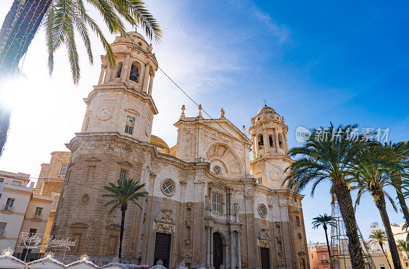 西班牙安达卢西亚加的斯的圣克鲁斯大教堂外立面