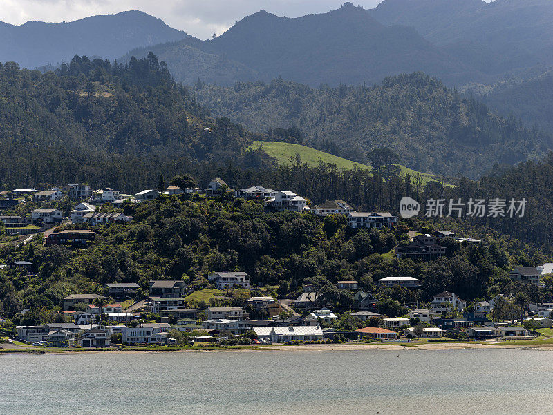 位于新西兰北岛科罗曼德尔海岸线的海滨住宅