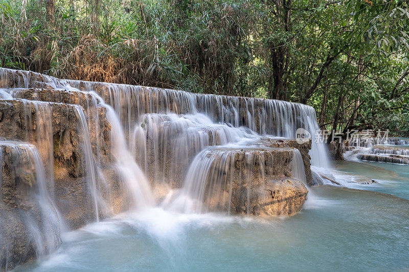 早上在老挝琅勃拉邦的匡斯瀑布。