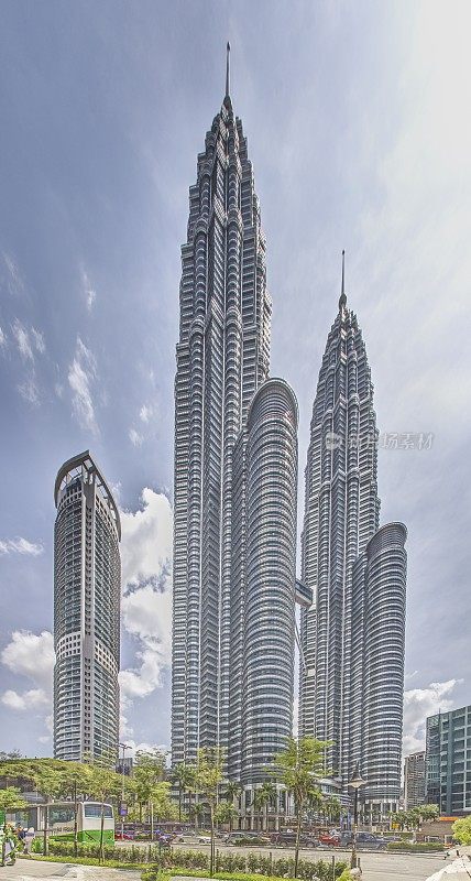 白天，马来西亚吉隆坡KLCC地区的摩天大楼